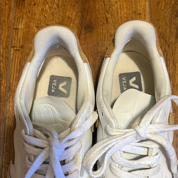 Vejas - Picture 3 of 5